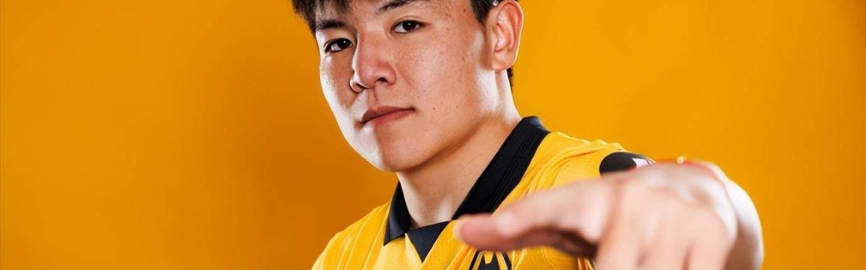 徐彬能超越前辈戴伟浚吗？加盟狼队为中国足球争光，网友议论纷纷