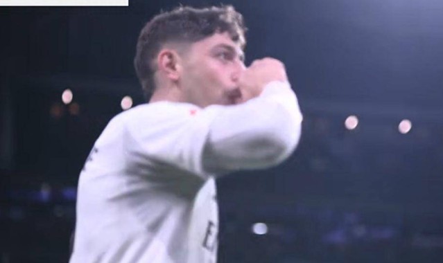 压力给到巴萨！皇马4-1完胜，登顶西甲积分榜，维尼修斯梅开二度