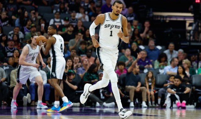 文班亚马18分约翰逊18分 马刺狂胜国王