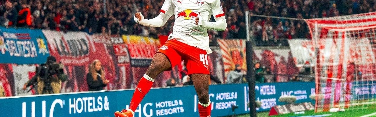 曼联转会：红魔相中10球7助德甲妖锋，中场引援目标或遭死敌截胡